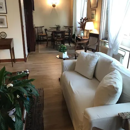 A Typical Parisian Flat For All Parisien Lovers/business Apartment *